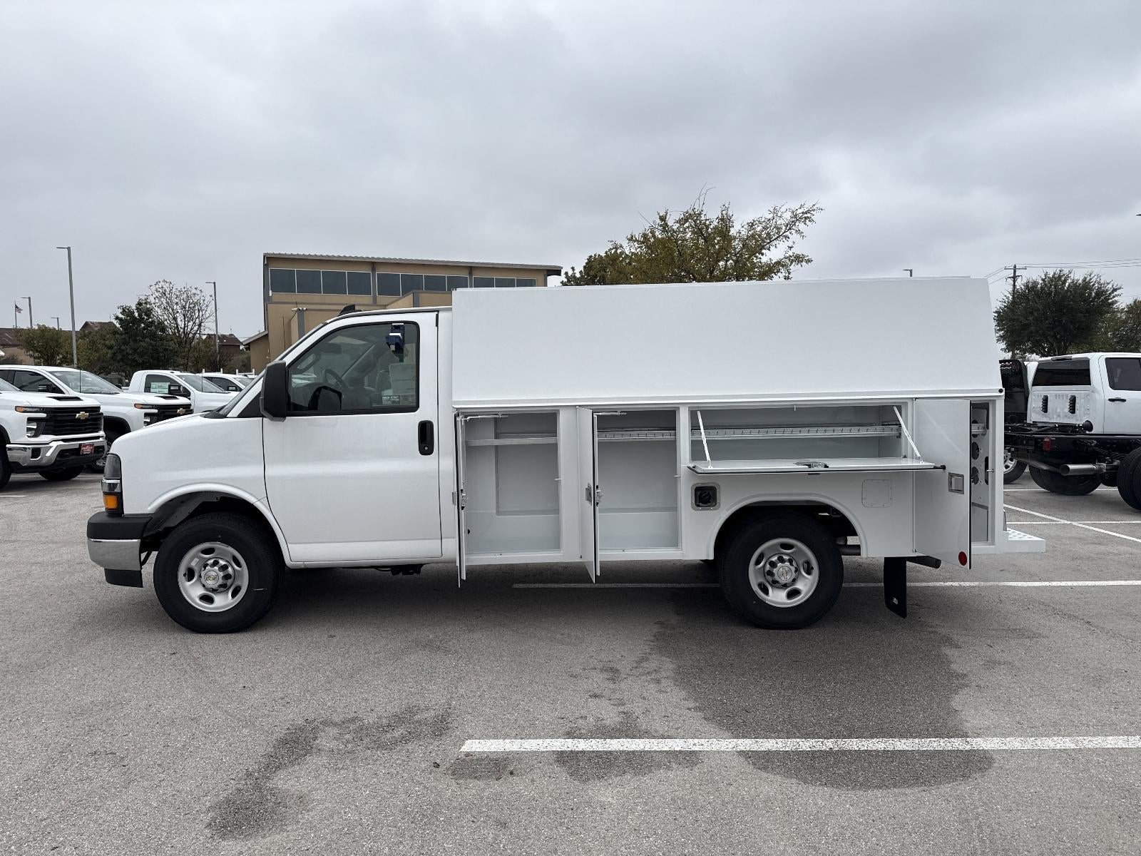 2025 Chevrolet Express Cutaway 3500 Base