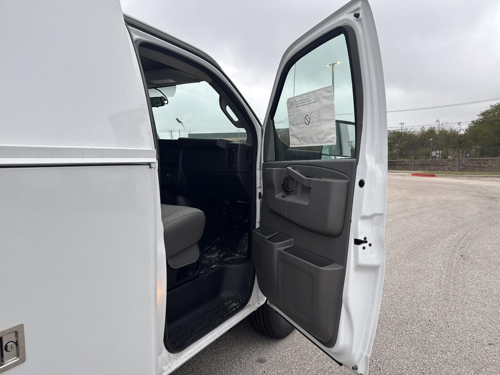 2025 Chevrolet Express Cutaway 3500 Base