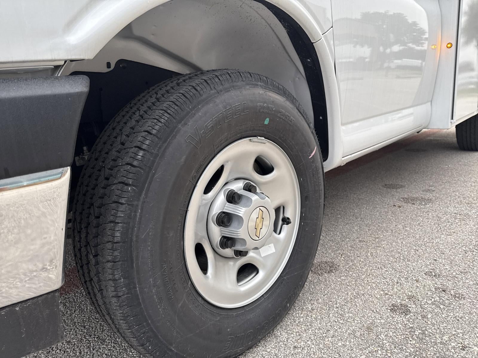 2025 Chevrolet Express Cutaway 3500 Base