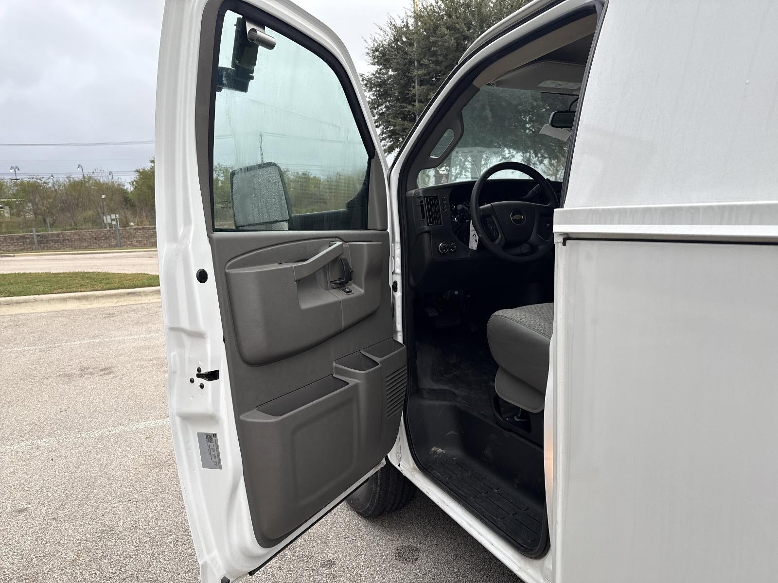 2025 Chevrolet Express Cutaway 3500 Base