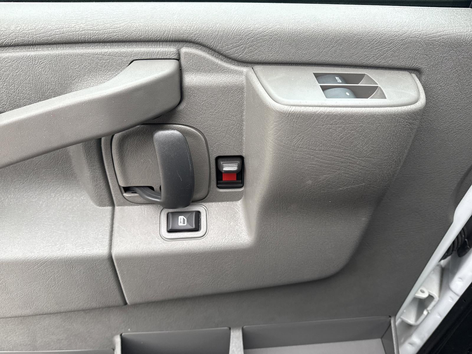 2025 Chevrolet Express Cutaway 3500 Base