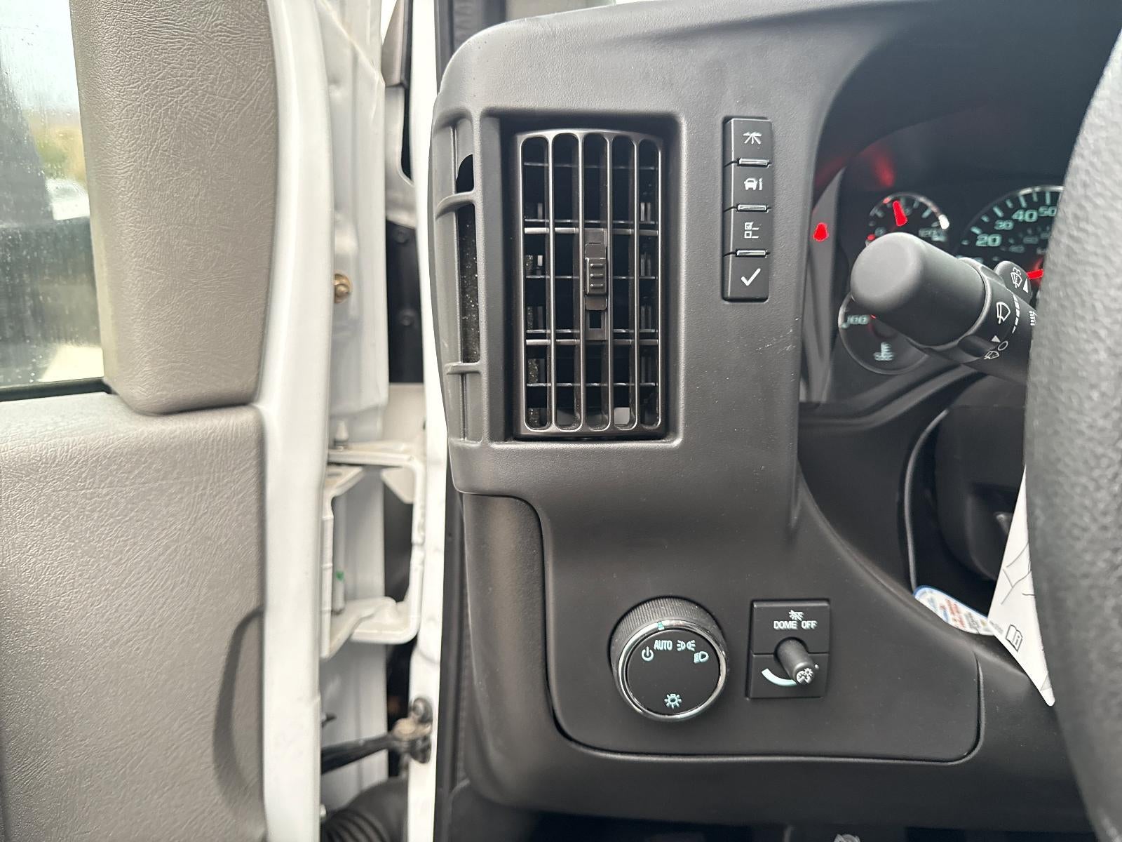 2025 Chevrolet Express Cutaway 3500 Base