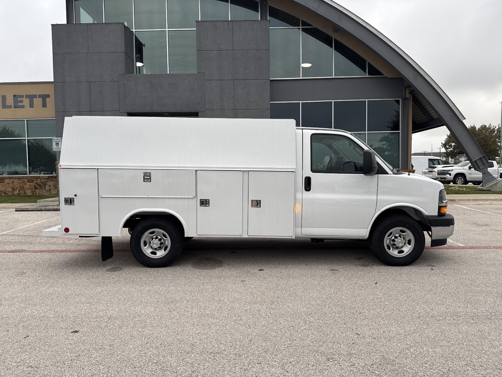 2025 Chevrolet Express Cutaway 3500 Base