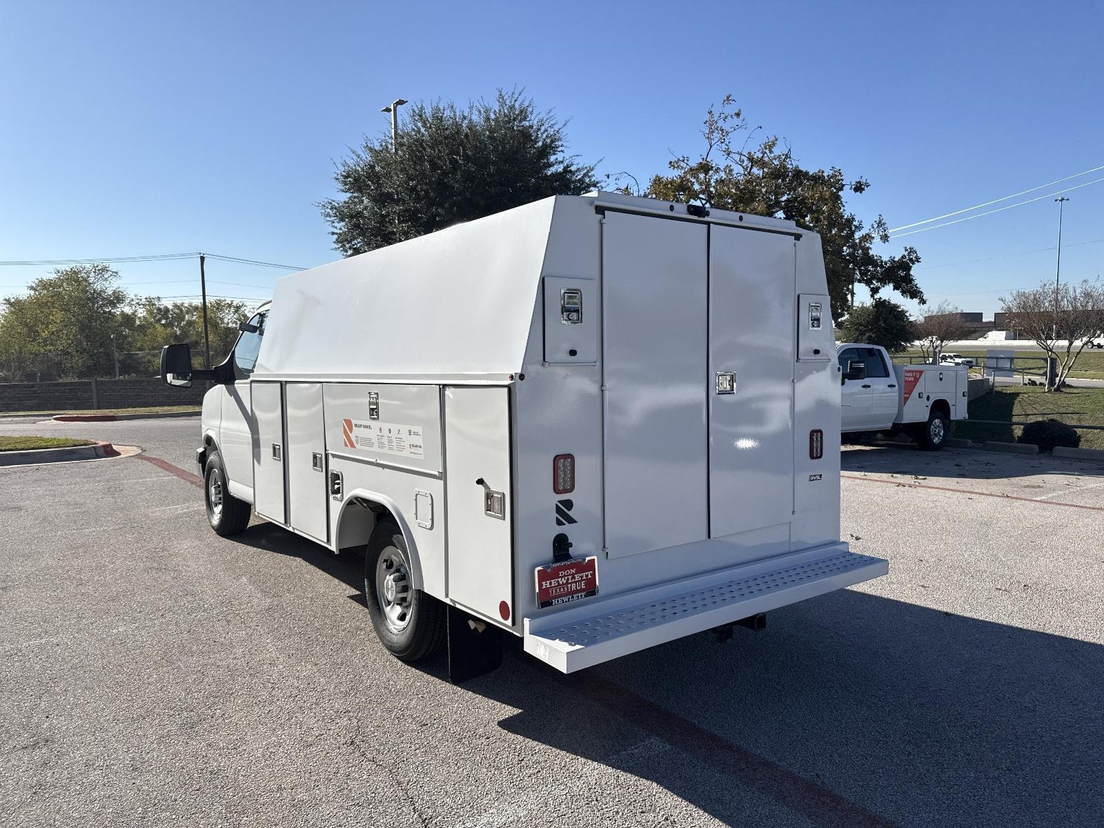 2025 Chevrolet Express Cutaway 3500 Base