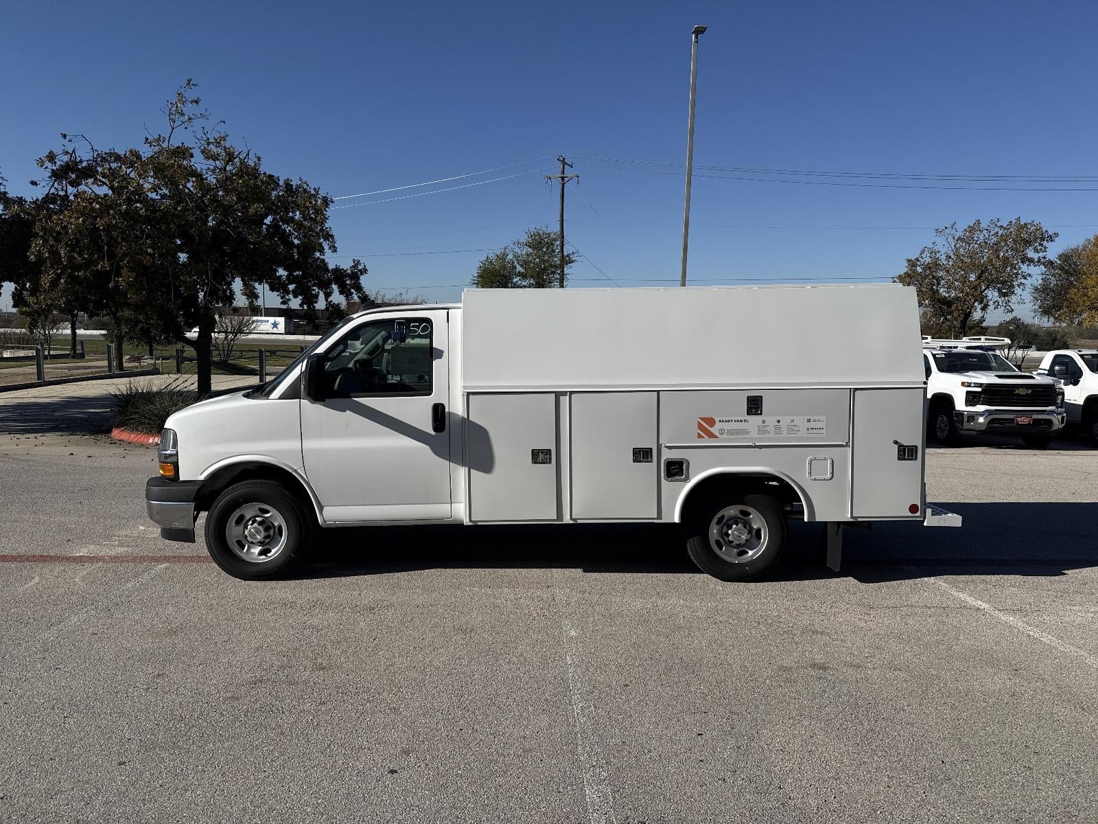 2025 Chevrolet Express Cutaway 3500 Base