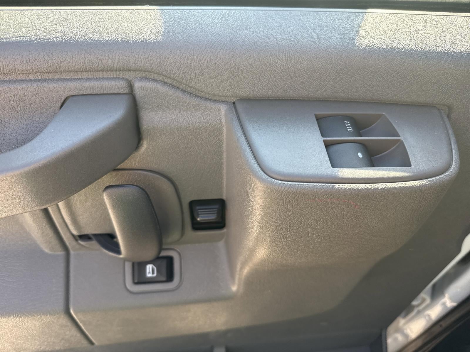 2025 Chevrolet Express Cutaway 3500 Base