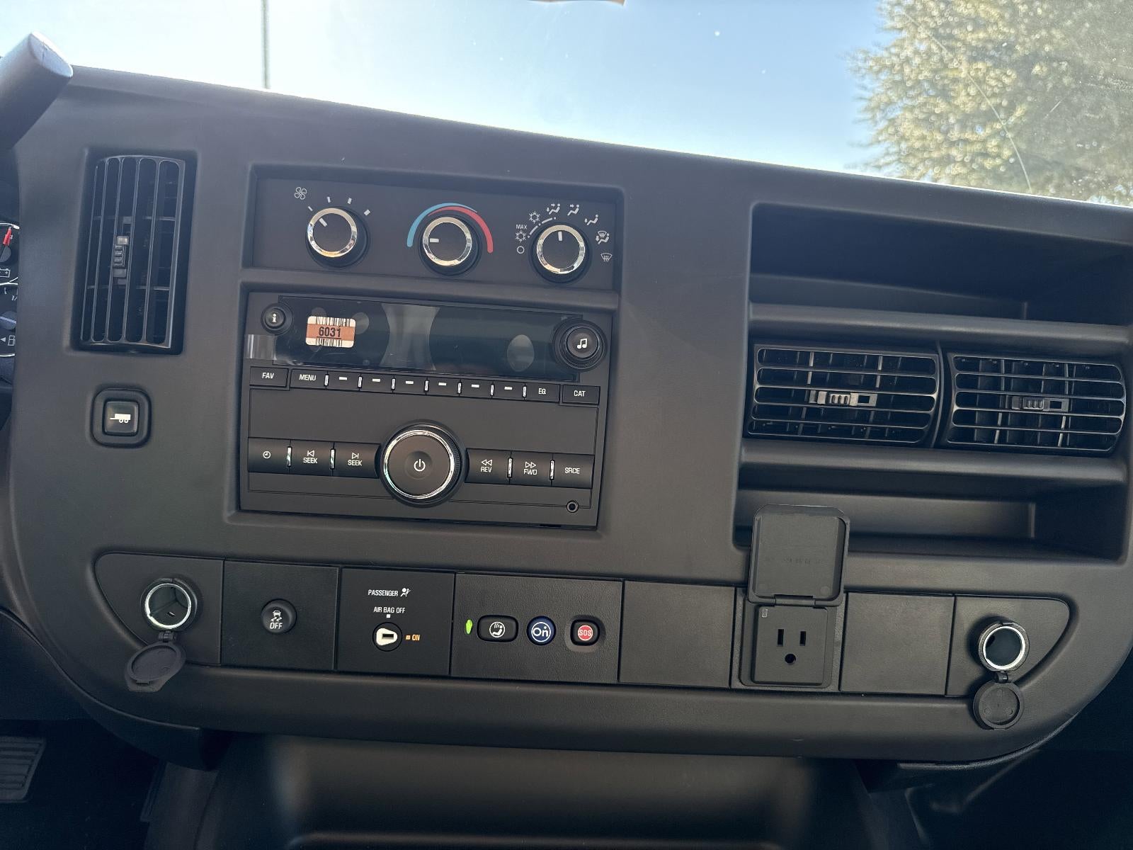 2025 Chevrolet Express Cutaway 3500 Base