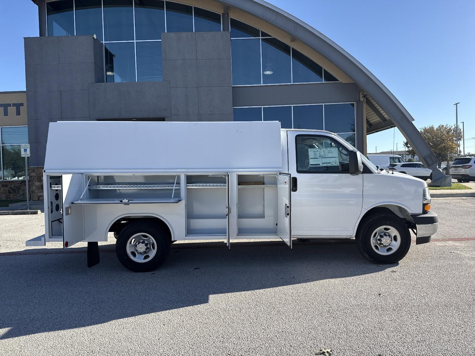 2025 Chevrolet Express Cutaway 3500 Base