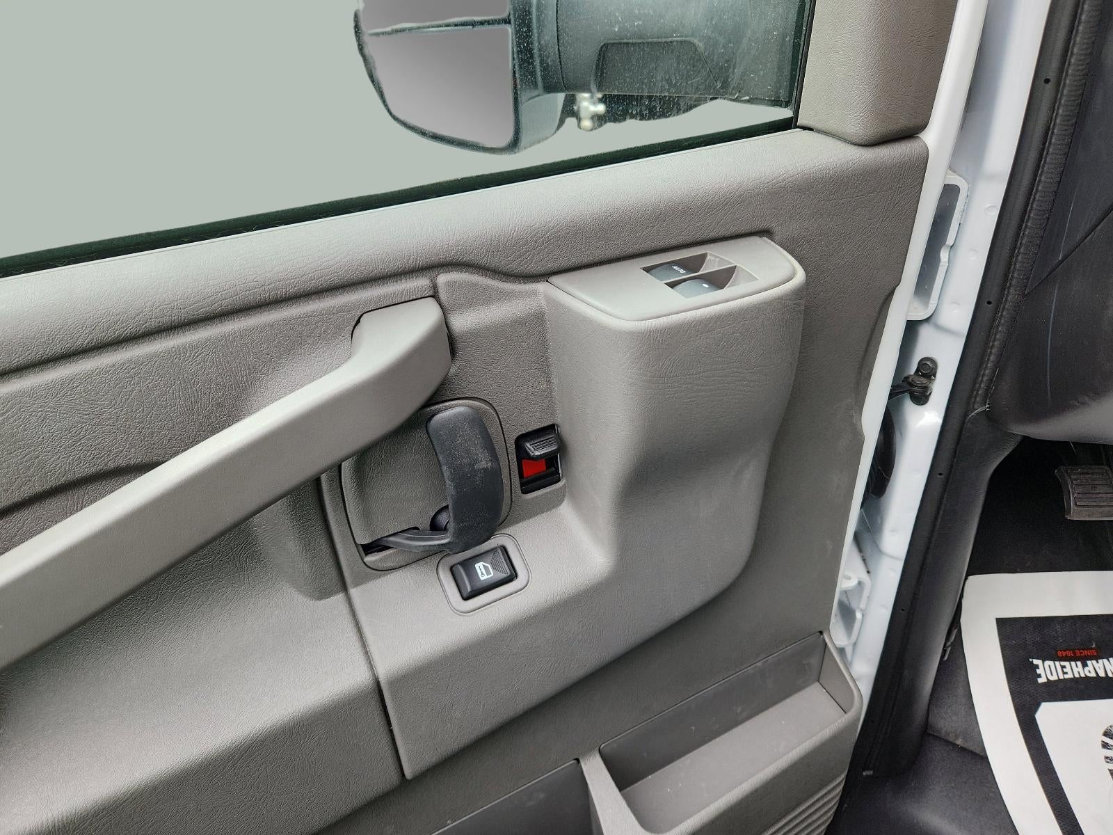 2025 Chevrolet Express Cutaway 4500 Base