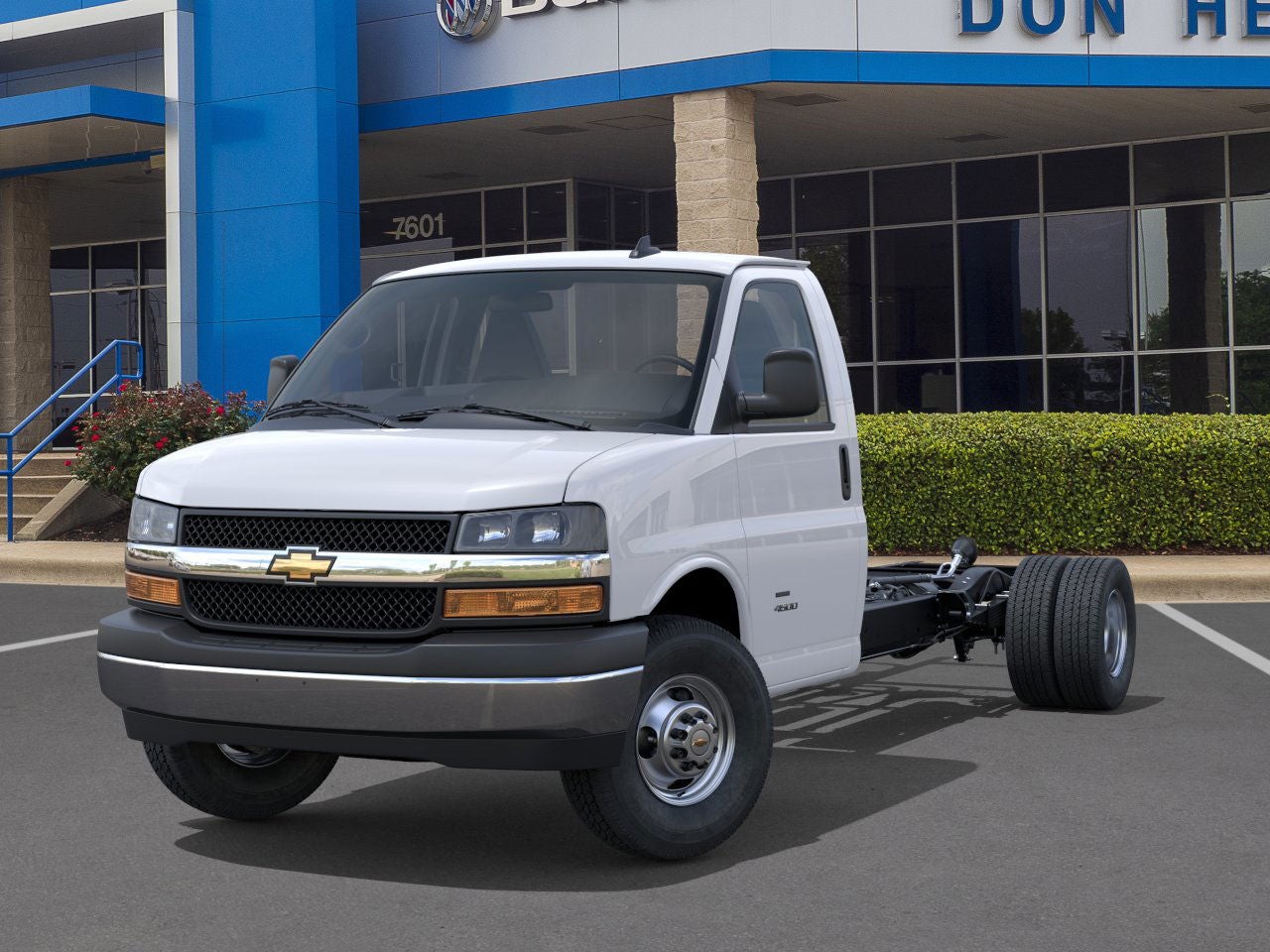 2025 Chevrolet Express Cutaway 4500 Base