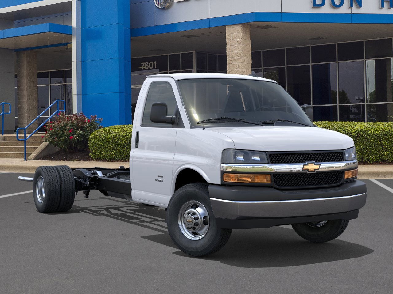 2025 Chevrolet Express Cutaway 4500 Base