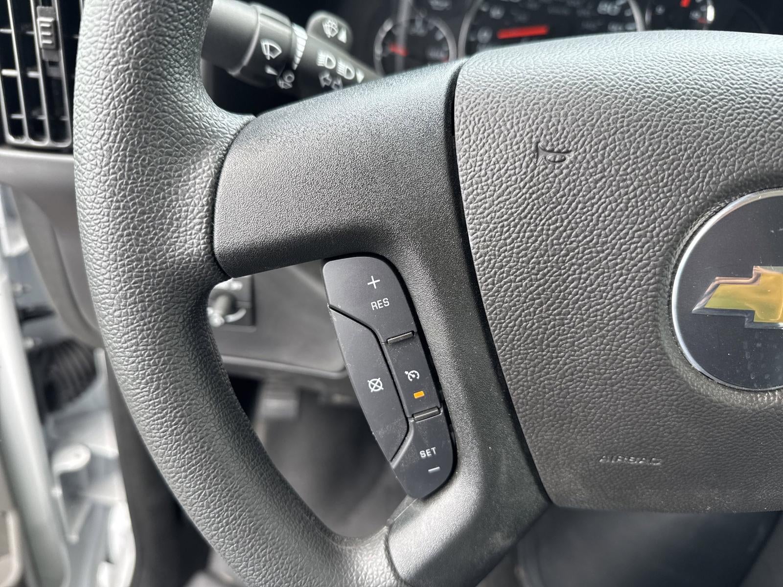 2025 Chevrolet Express Cutaway 4500 Base