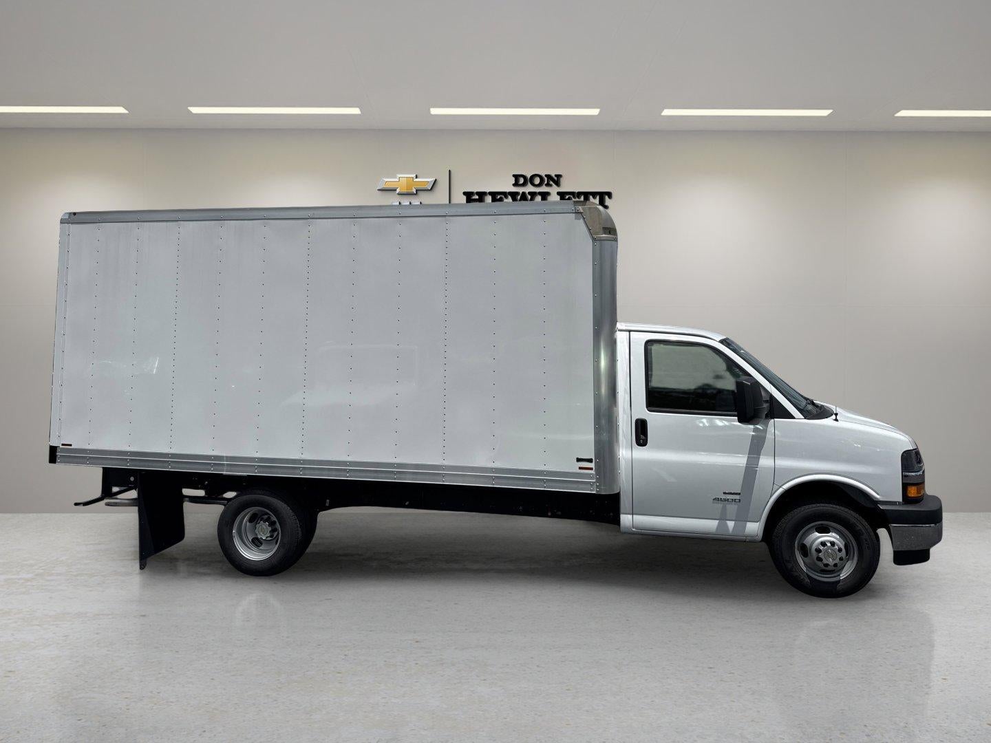 2025 Chevrolet Express Cutaway 4500 Base