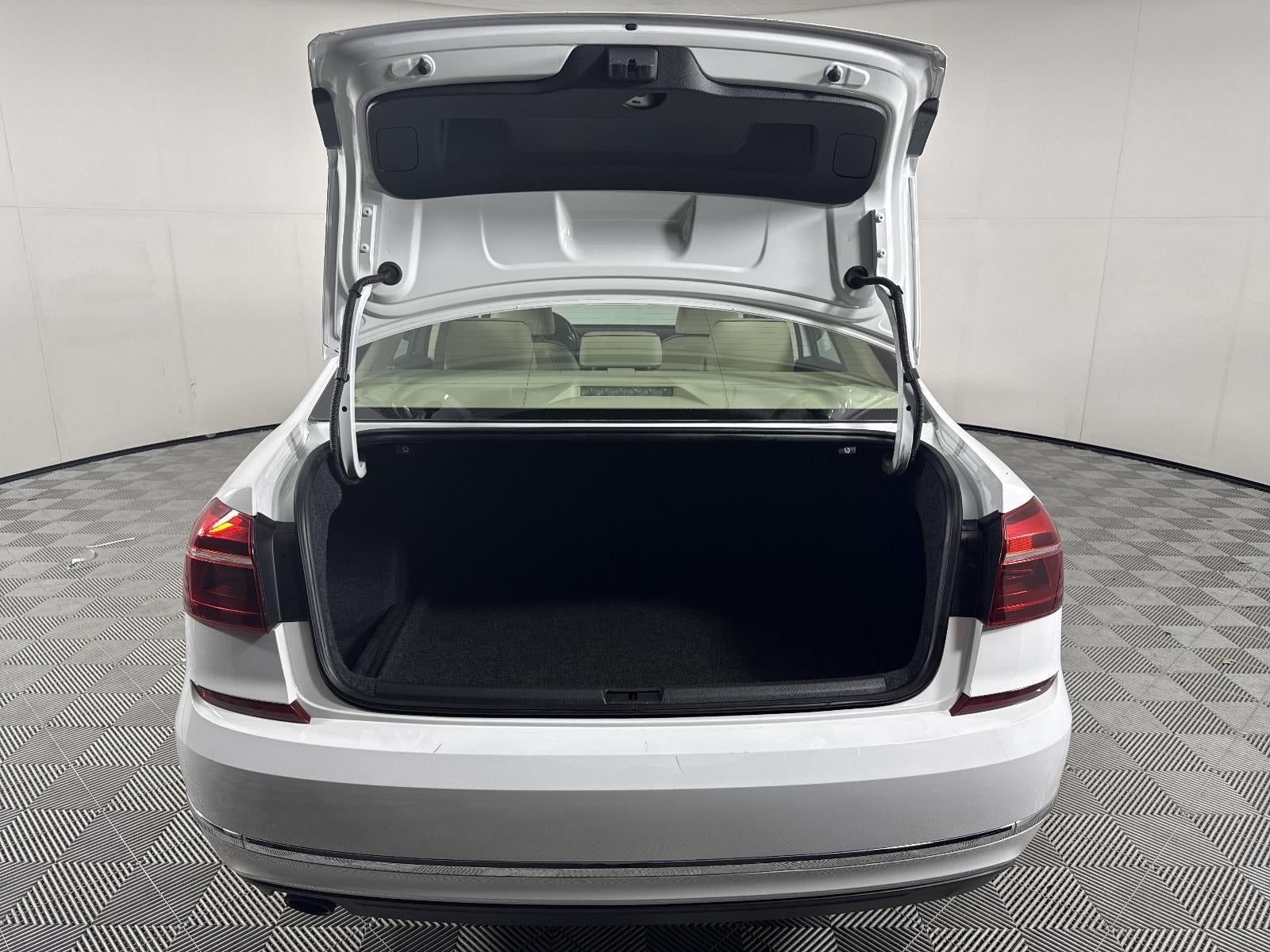 2018 Volkswagen Passat 2.0T SE