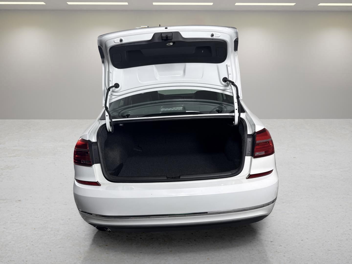 2016 Volkswagen Passat 1.8T SE