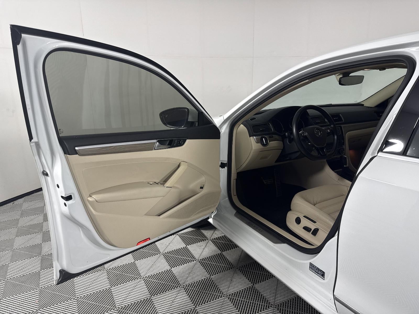 2017 Volkswagen Passat 1.8T SEL Premium