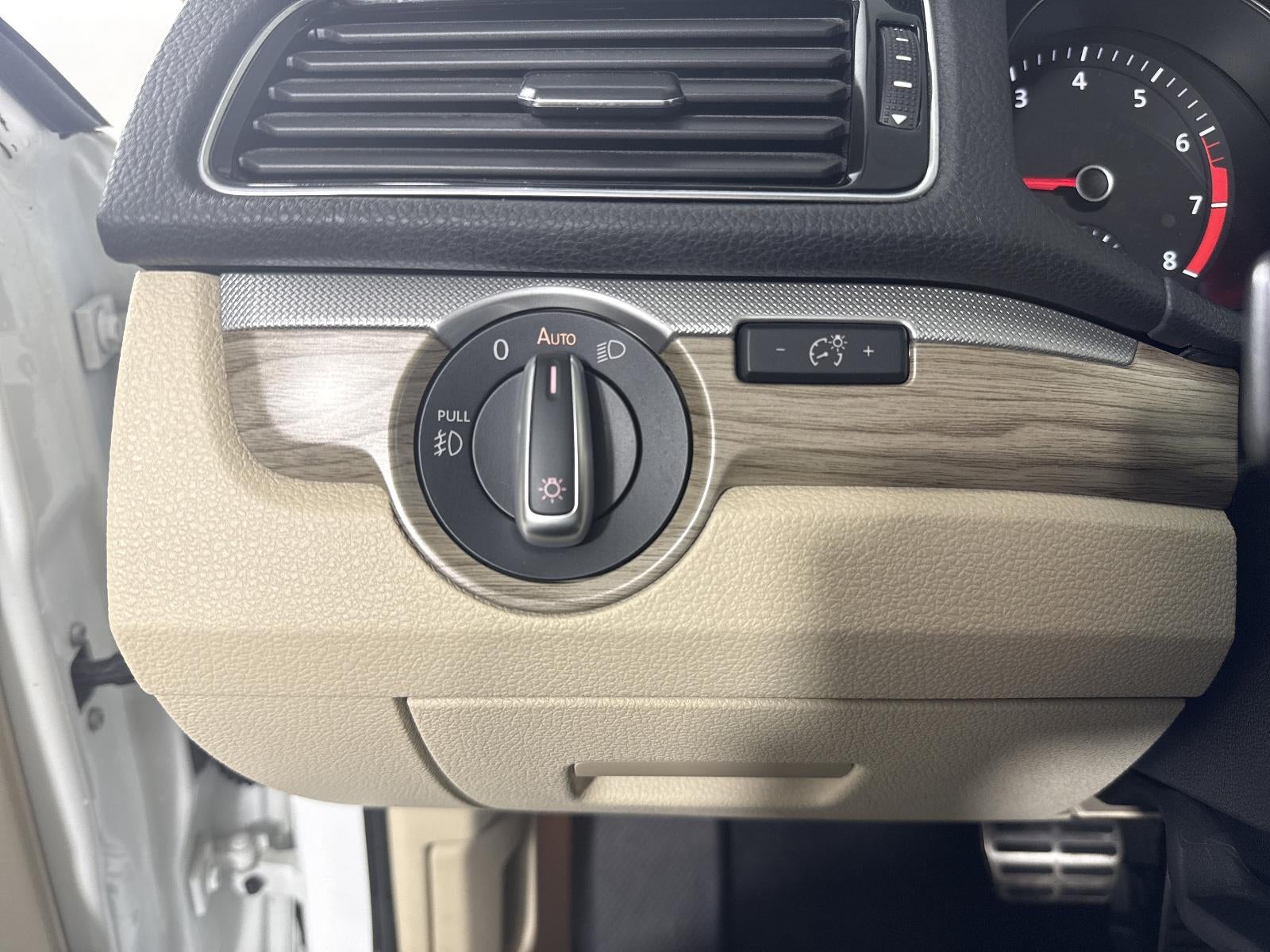 2017 Volkswagen Passat 1.8T SEL Premium