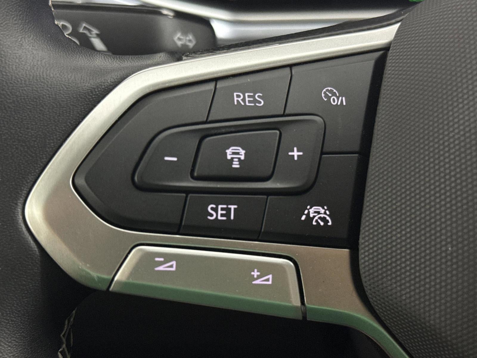 2025 Volkswagen Taos SE