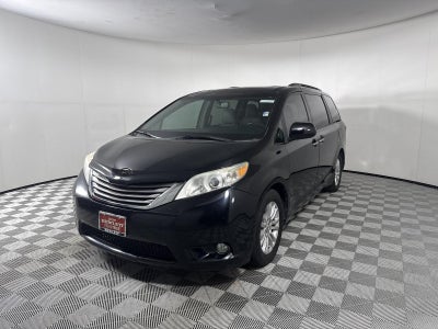 2015 Toyota Sienna XLE 8 Passenger