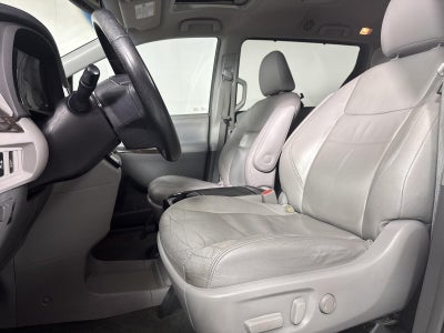 2015 Toyota Sienna XLE 8 Passenger