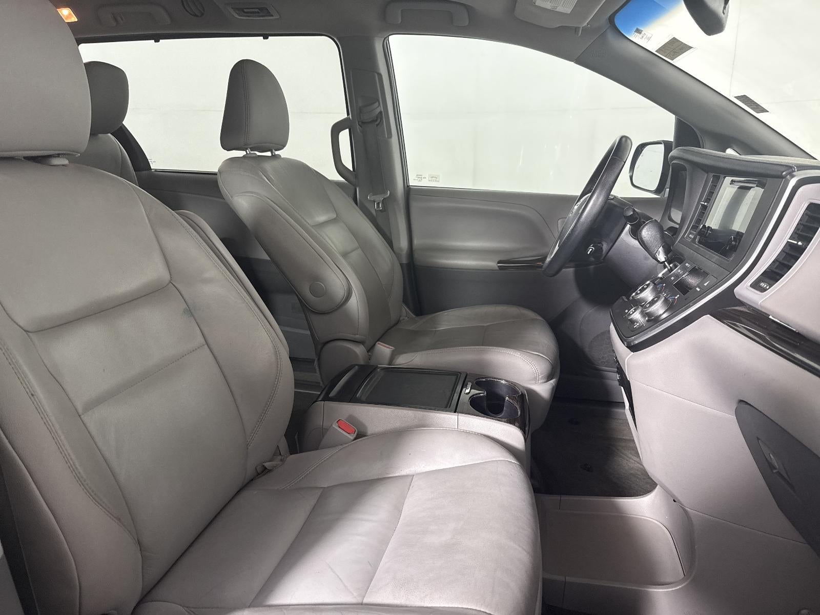 2015 Toyota Sienna XLE 8 Passenger