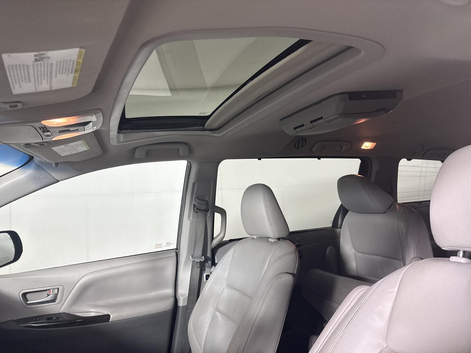 2015 Toyota Sienna XLE 8 Passenger