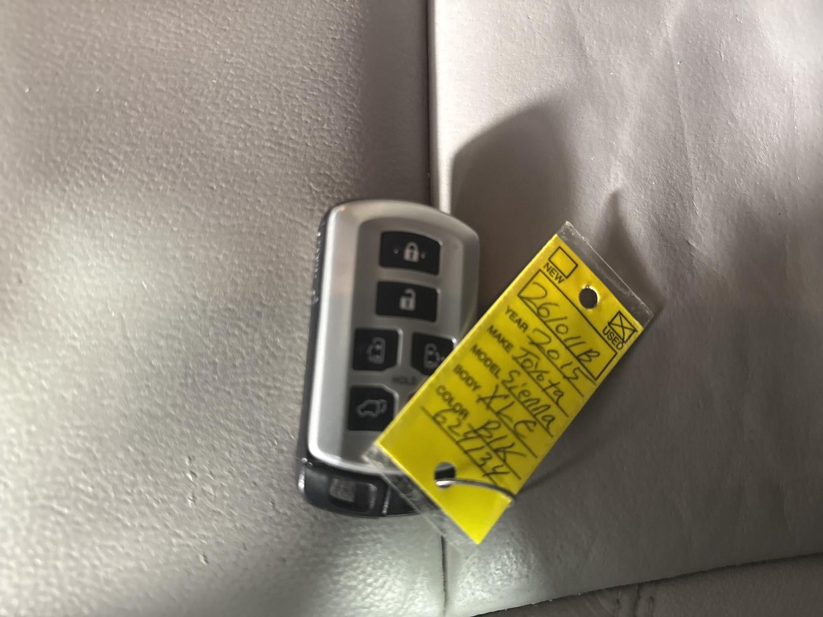 2015 Toyota Sienna XLE 8 Passenger