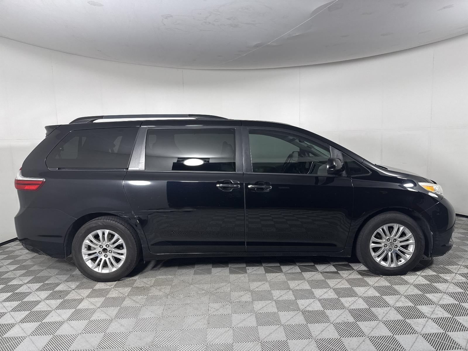 2015 Toyota Sienna XLE 8 Passenger