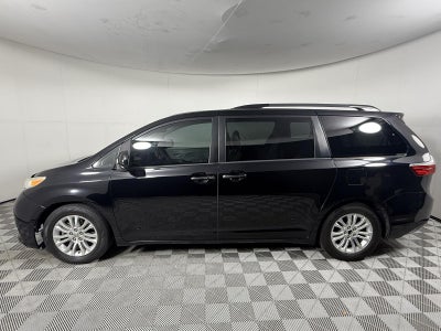 2015 Toyota Sienna XLE 8 Passenger