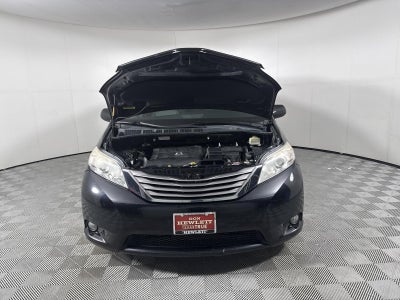 2015 Toyota Sienna XLE 8 Passenger