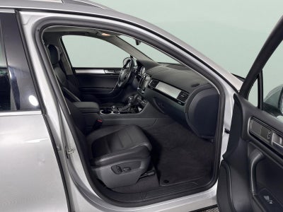 2013 Volkswagen Touareg Sport